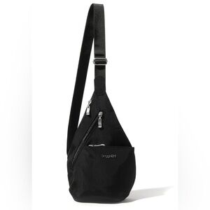 BAGGALLINI NEW MINI CROSSBODY SLING HUGGER, BLACK